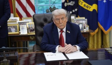 Trumpas paskelbė įvesiąs 100 proc. muitą farmacijos produktams
