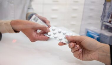 Gydymas yra, bet skiriamas ne visiems: pasakė, kam priklauso COVID-19 vaistai