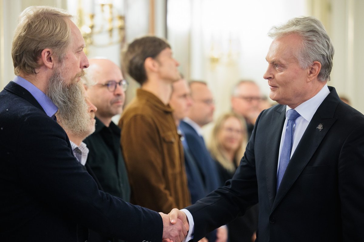 Komentarai po prezidento Nausėdos susitikimo su kultūros bendruomenės atstovais - Delfi