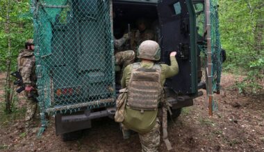 Karo ekspertai: padėtis sudėtinga - Delfi