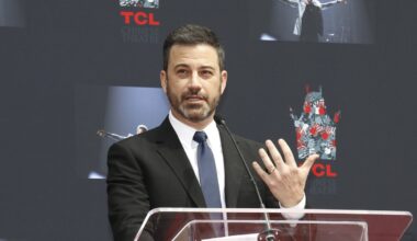 TV eterio netekusiam Jimmy Kimmeliui iškeltos sąlygos: teks ne tik atsiprašyti, bet ir paploninti piniginę - Delfi