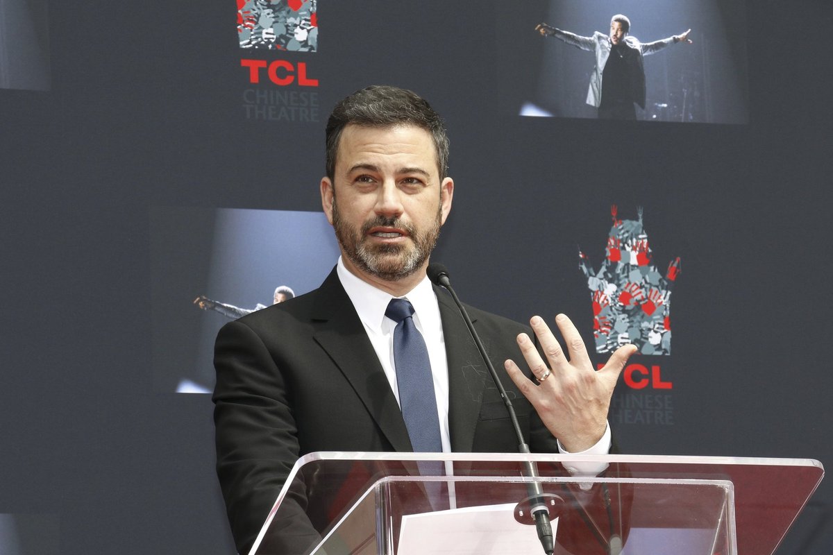TV eterio netekusiam Jimmy Kimmeliui iškeltos sąlygos: teks ne tik atsiprašyti, bet ir paploninti piniginę - Delfi