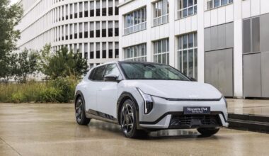 Pirmieji „Metų automobilis 2026“ dalyviai: į kovą stoja „BYD Sealion 7“, „Mazda 6e“ ir futuristinis „Kia EV4“