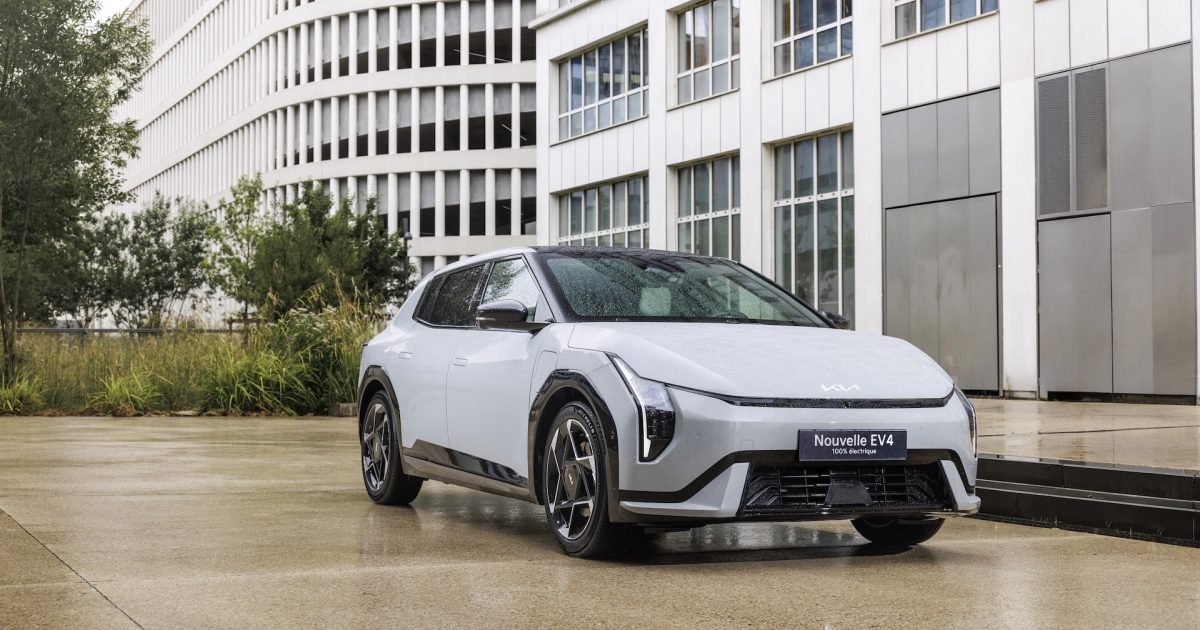 Pirmieji „Metų automobilis 2026“ dalyviai: į kovą stoja „BYD Sealion 7“, „Mazda 6e“ ir futuristinis „Kia EV4“