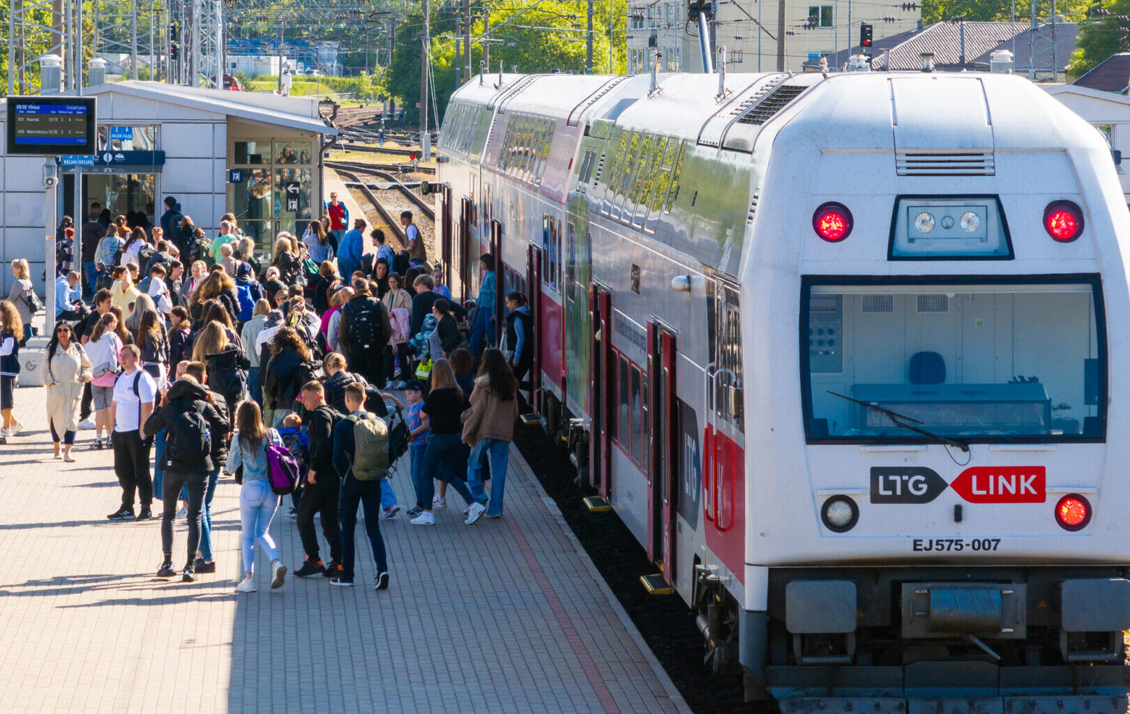 Spalį – nuolaidos kelionėms traukiniais ir papildomi reisai