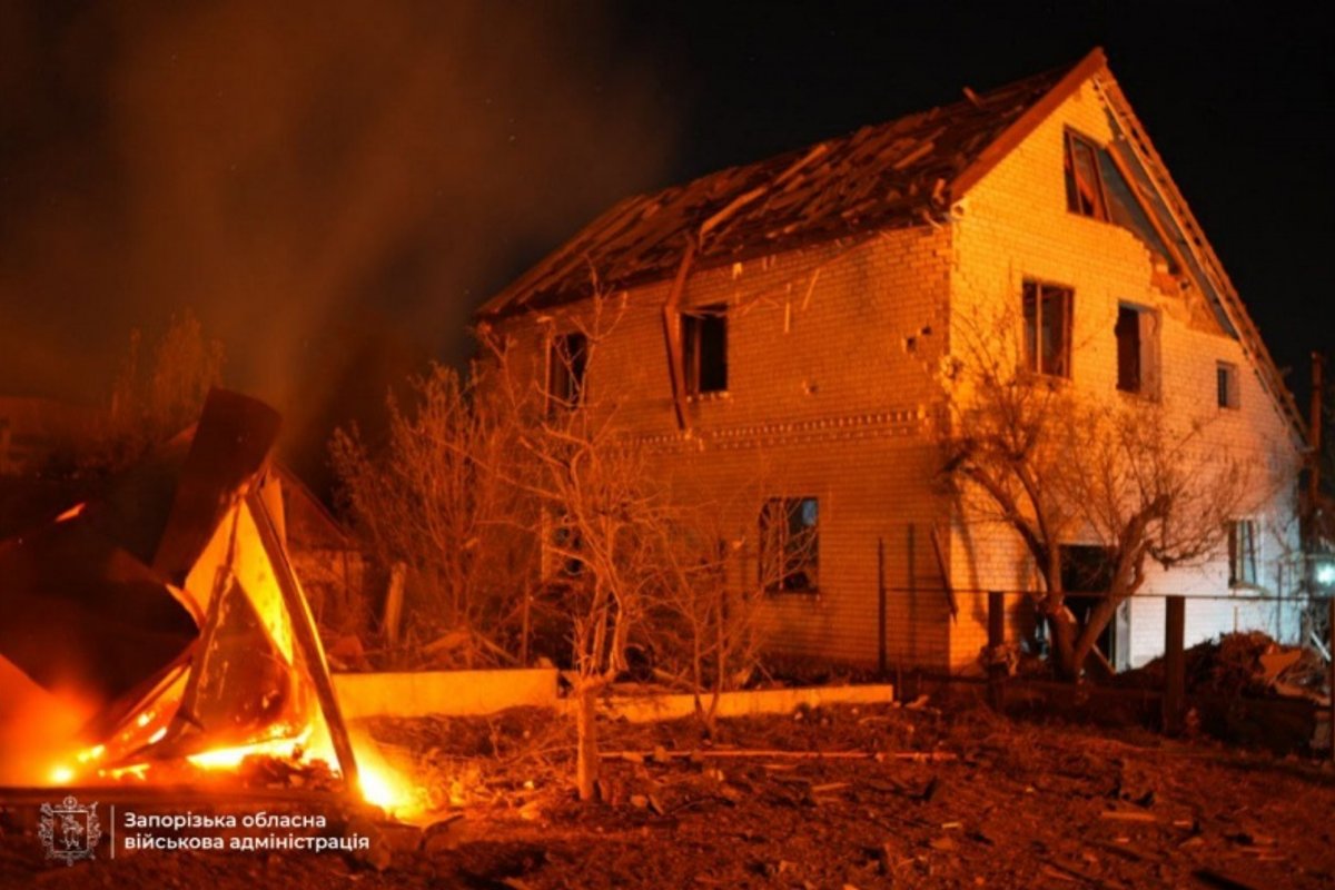 Karas Ukrainoje. Rusija antrą naktį iš eilės atakavo Zaporižę aviacinėmis bombomis - Delfi