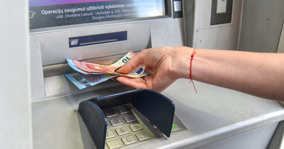 Bankomatų era jau baigėsi: daugiau nebegausite grynųjų pinigų, situacija Lietuvoje keičiasi iš esmės