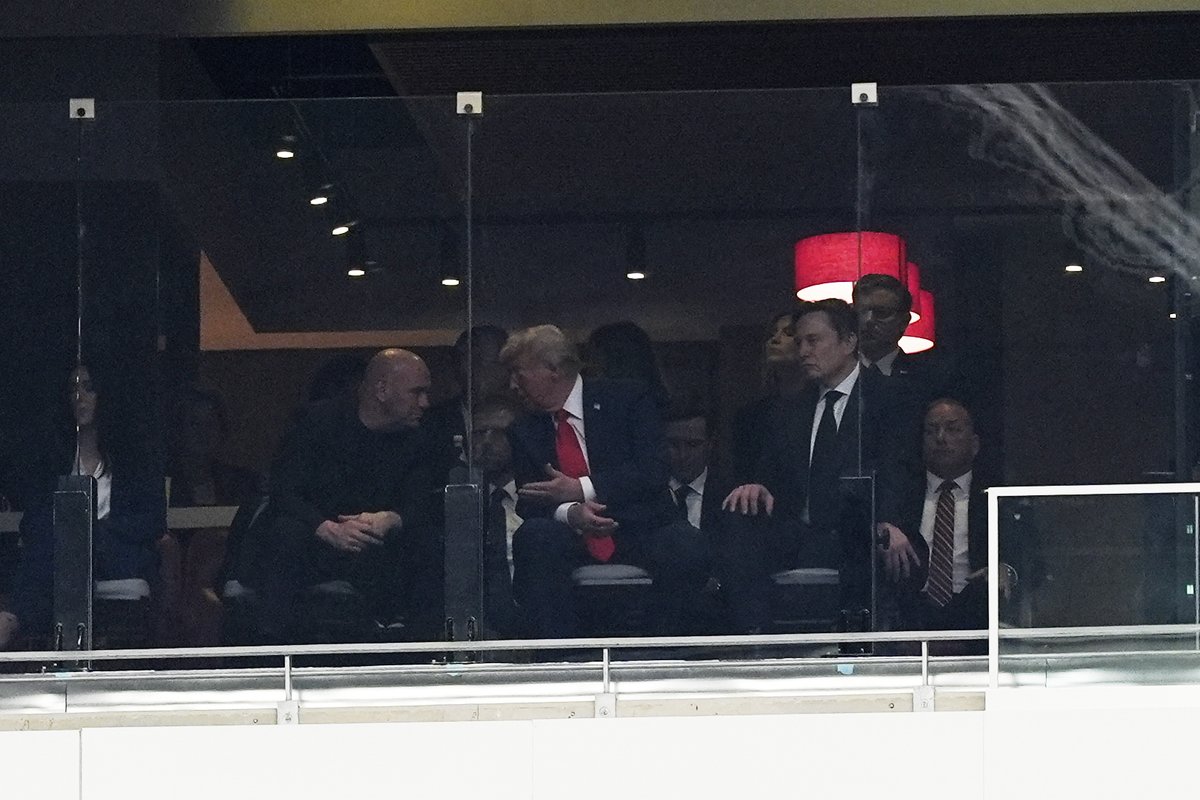 Trumpas negailėjo saldžių žodžių Muskui: aš tavęs pasiilgau