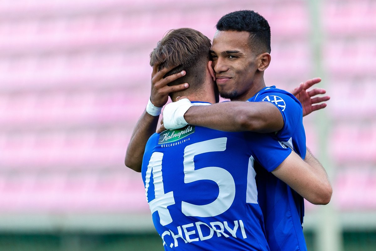 LFF taurė – įspūdingu įvarčiu varžovus pavaišinusių „Panevėžio“ futbolininkų rankose - Delfi