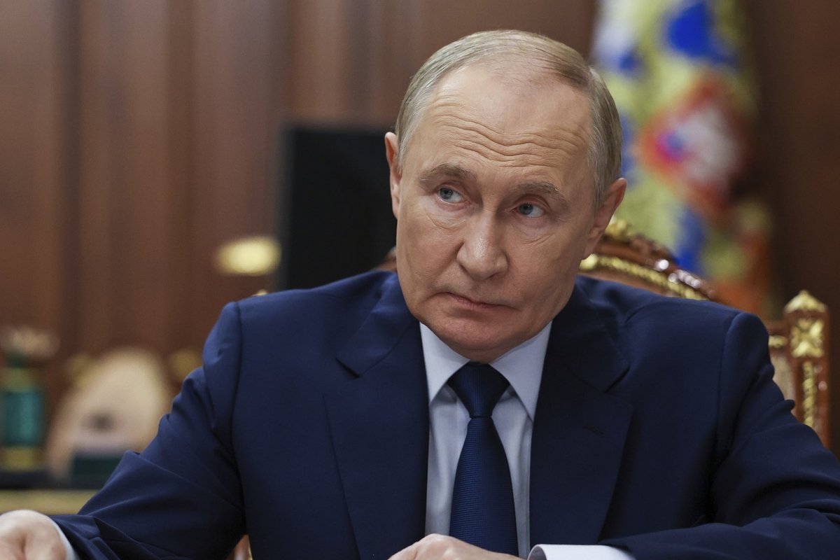 Karas Ukrainoje. Žiniasklaida: degalų krizė suerzino Putiną, bet prie derybų stalo jo nepasodins - Delfi