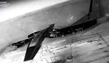 Karas Ukrainoje. Ukrainos pajėgos numušė Rusijos lėktuvą Su-34, Kryme sunaikinti du An-26 - Delfi