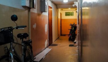 Gyventojai pasibaisėję: iš mirusio kaimyno buto smarvė iki šiol plinta po daugiabutį