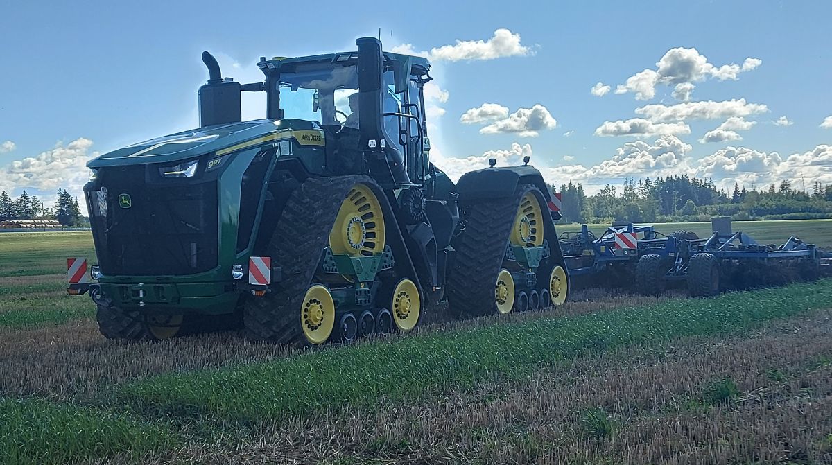 Mano ūkis - Keturių vikšrų XXL traktorius Lietuvos laukuose