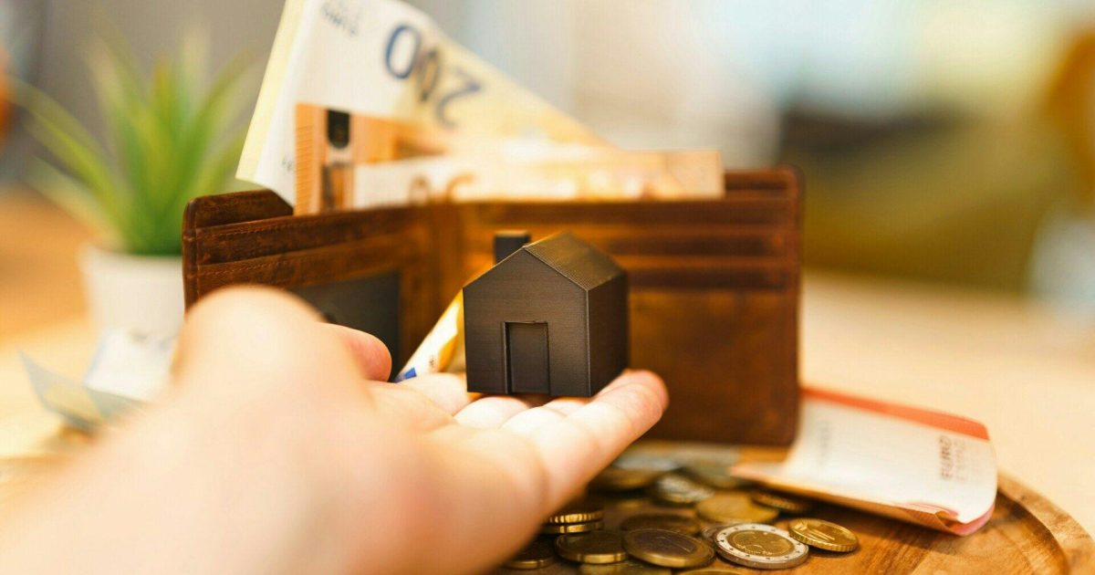 Palūkanų normos euro zonoje traukiasi: ką rinktis, fiksuotas ar kintamas būsto paskolos palūkanas?