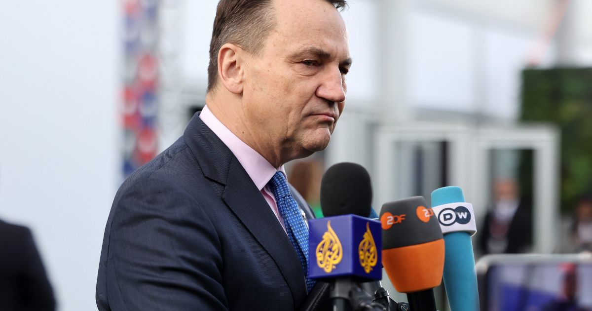 Sikorskis: Putinas užbaigs karą Ukrainoje tik pripažinęs, kad negali jo laimėti - Respublika.lt
