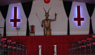 Rusija konfiskuos „tarptautinių satanistų“ turtą - Respublika.lt