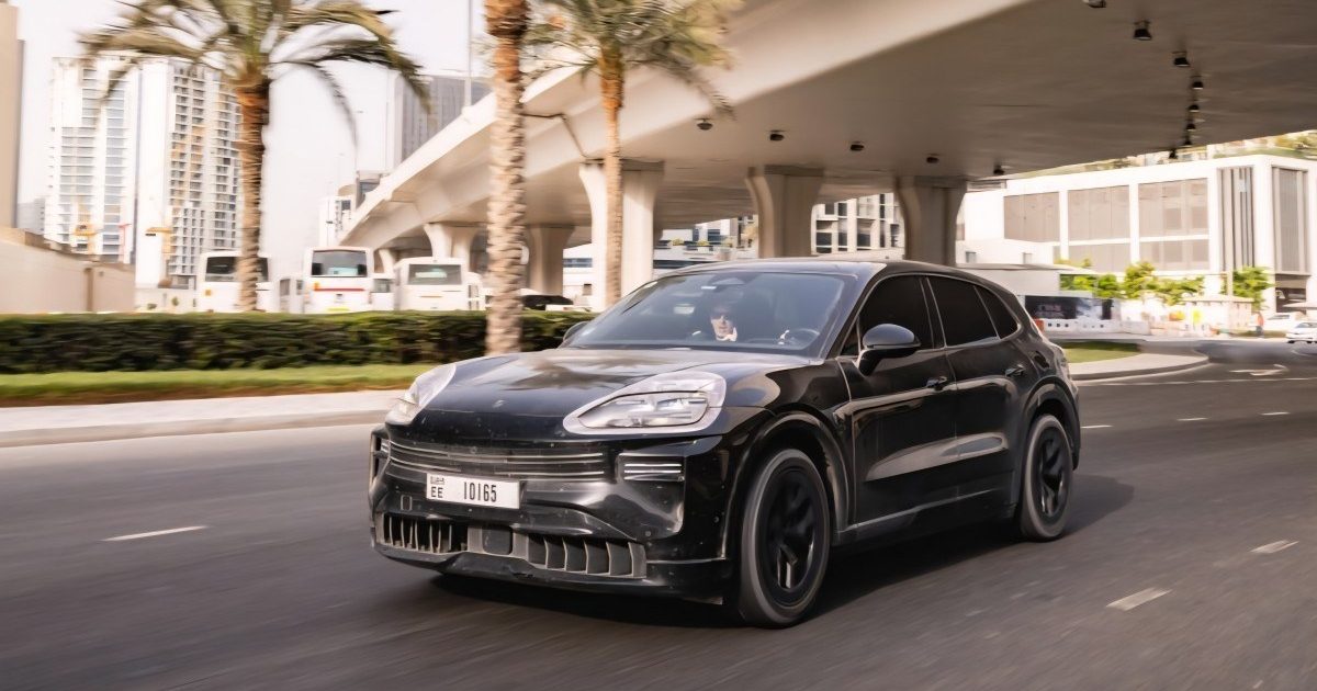 „Porsche“ nusisuka nuo elektromobilių: vietoje elektrinio flagmano, ruošiamasi sugrįžti prie benzininių