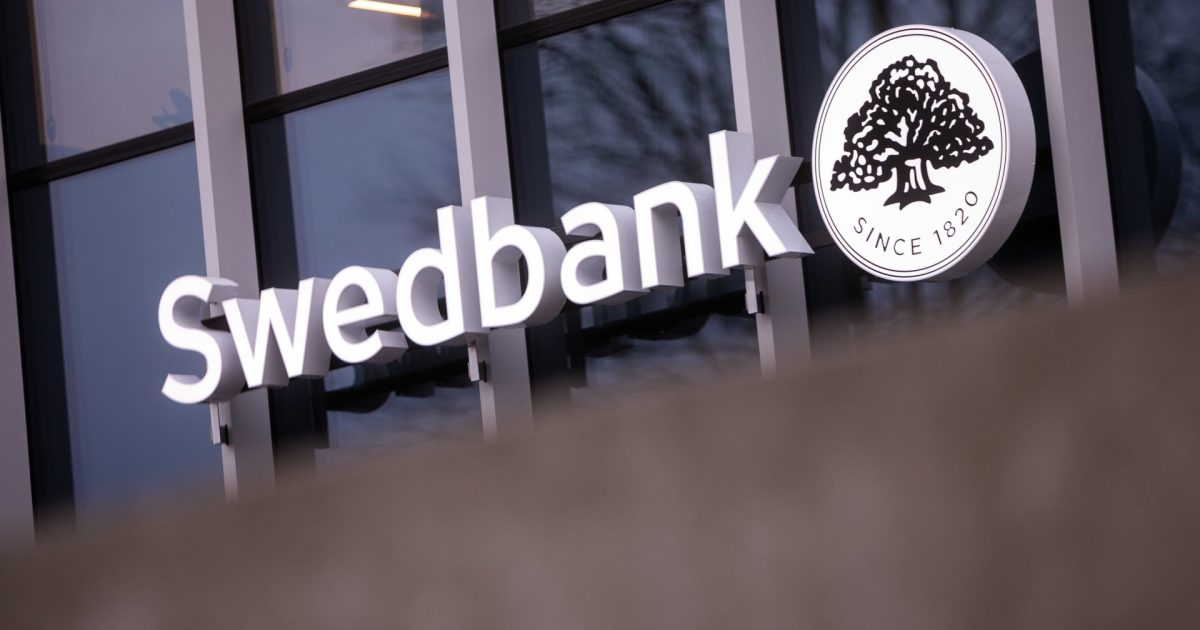 Šio banko klientė neslepia įsiūčio: bandė įsidėti pinigus į sąskaitą, bet banko atsakymas tiesiog šokiravo