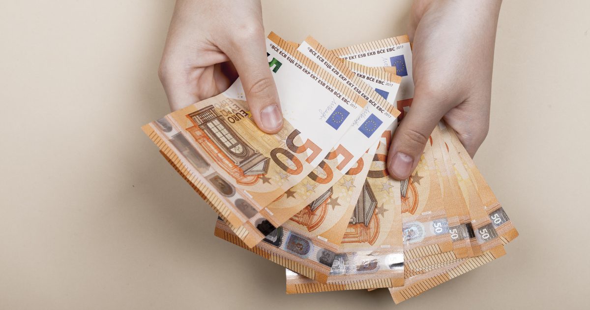 Grynųjų pinigų dienos jau suskaičiuotos, Europoje priimtas svarbus draudimas kelia dideles aistras