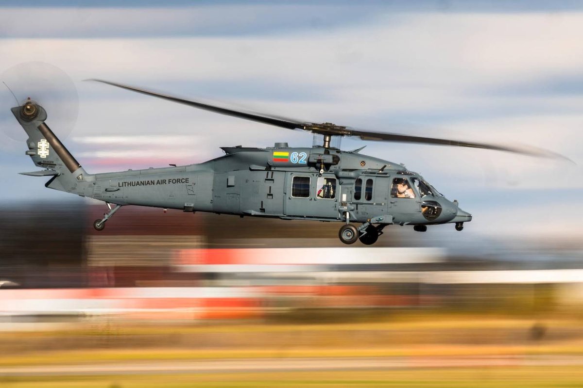 „Black Hawk“ sraigtasparniai jau Šiaulių aviacijos bazėje