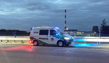 Šakių rajone susidūrė du automobiliai, moteriai prireikė medikų
