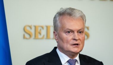 Nausėda skeptiškai vertina siūlymą įšaldytą Rusijos turtą naudoti ES gynybos pramonei