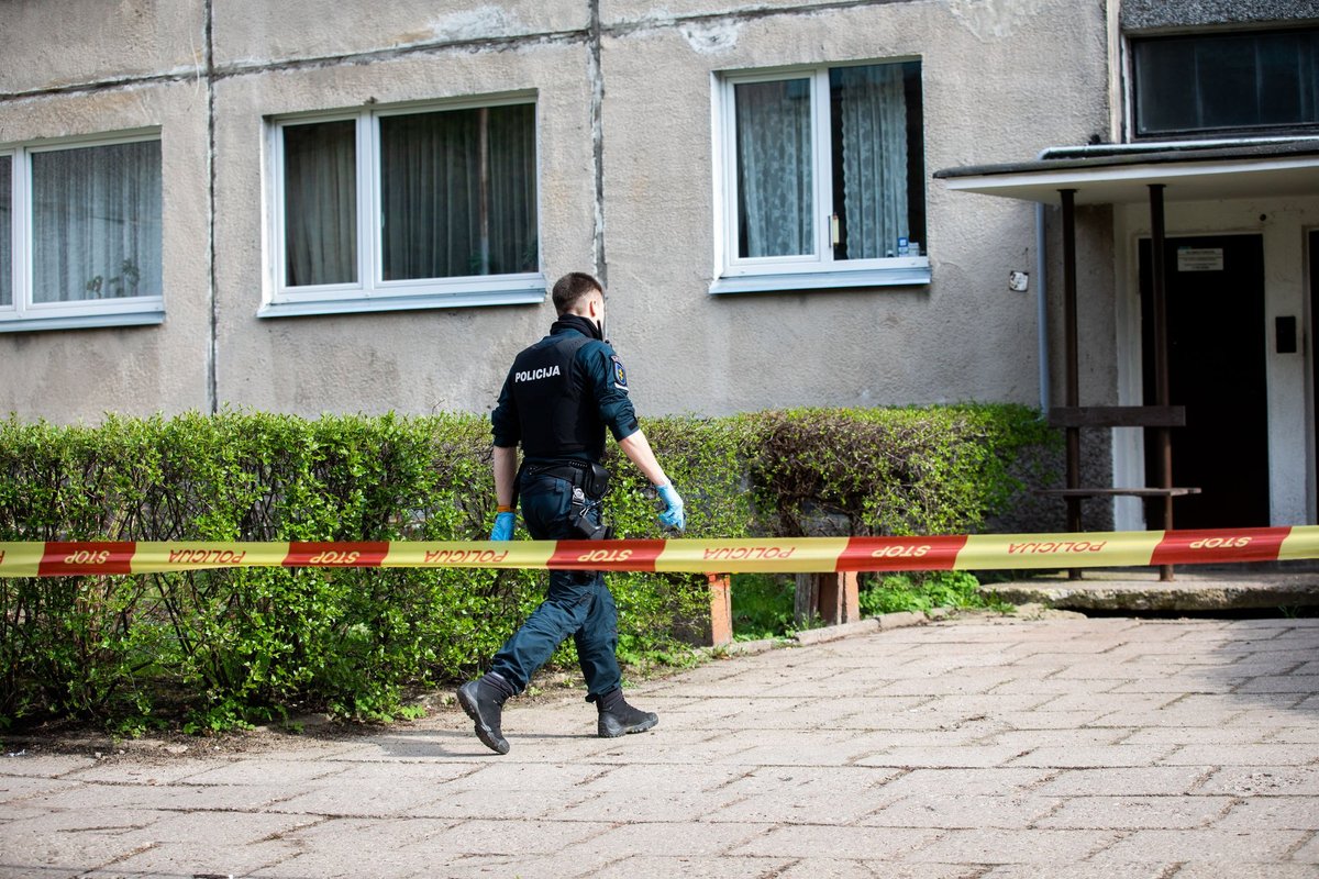 Prie daugiabučio Vilniuje rastas negyvos 19-metės kūnas