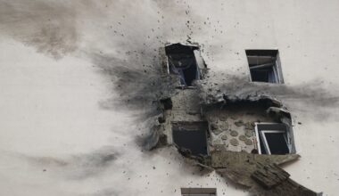 Karas Ukrainoje. Rusijos Belgorodas liepsnoja, mieste – panika: per užtvanką veržiasi vanduo
