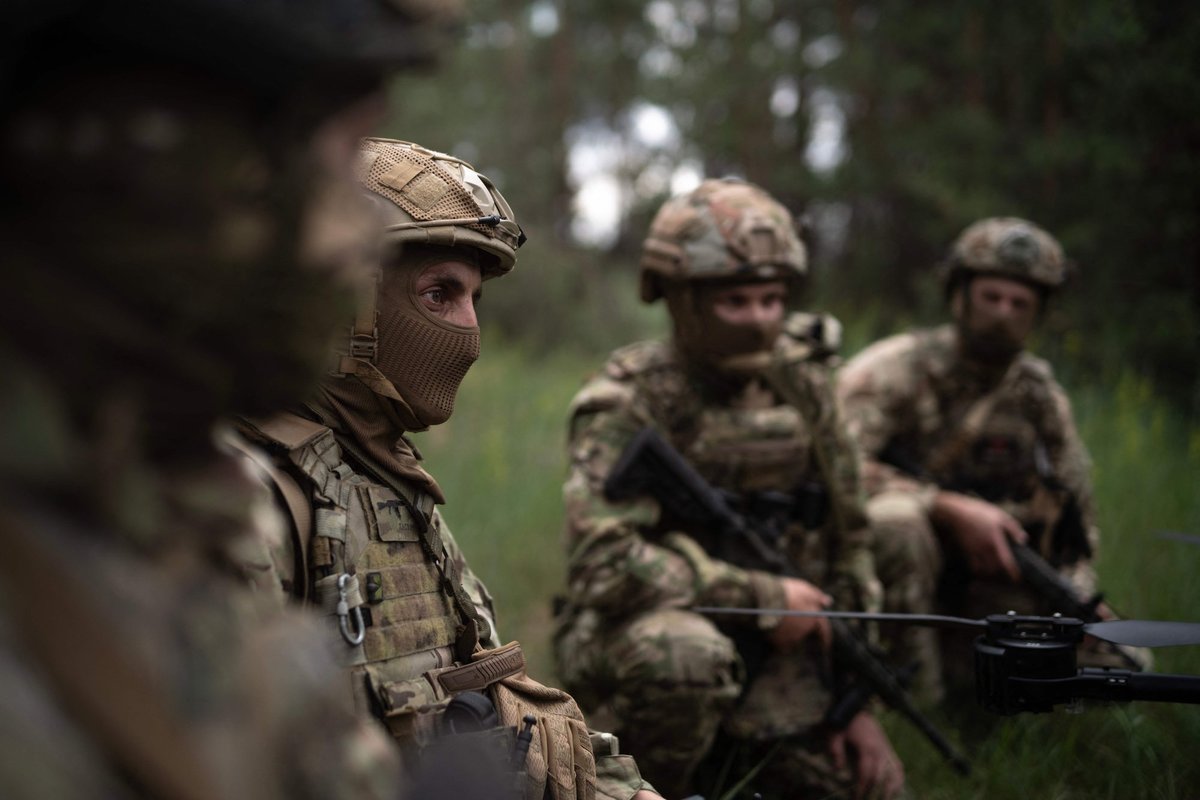 Ukrainiečių kariai fronte išgelbėjo kupranugarį