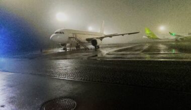 Šalia nusileidusio lėktuvo Vilniaus oro uoste – trijų keleivių grumtynės
