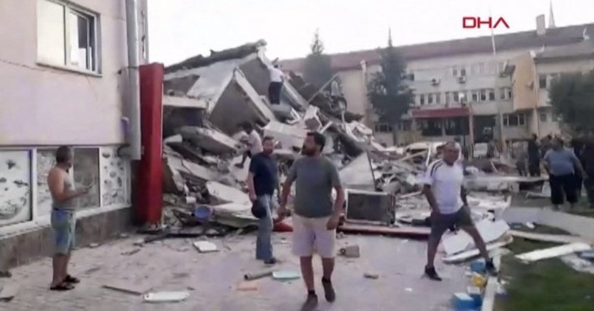 Turkiją supurtė žemės drebėjimas: paveikė ir turistų pamėgtus miestus