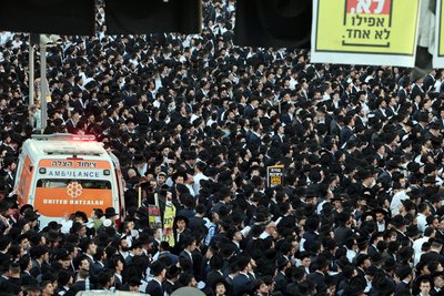 Tūkstančiai ultraortodoksų vyrų Jeruzalėje protestavo prieš privalomąją karinę tarnybą