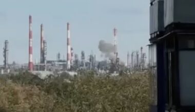 Karas Ukrainoje. Dronai atakavo Rusijos naftos perdirbimo gamyklą už 1400 km nuo Ukrainos - Delfi
