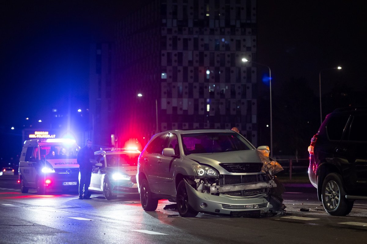 Masinė avarija Vilniuje – susidūrė 4 automobiliai, vienas vairuotojas girtas