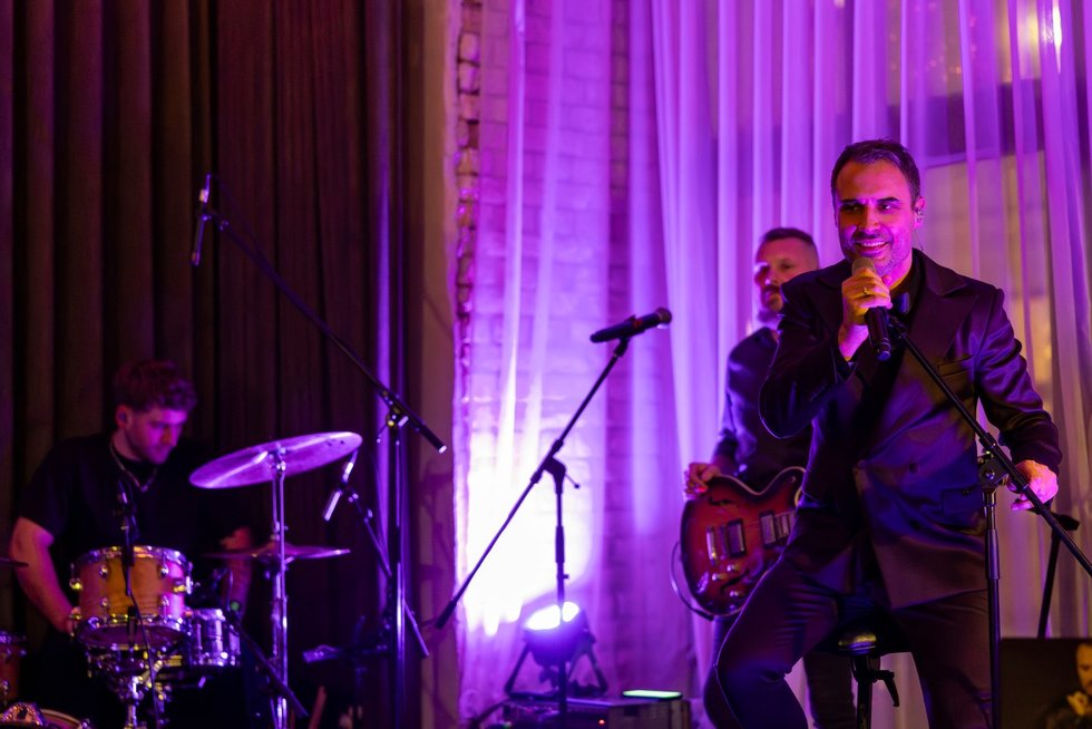 Mantas Jankavičius naująjį albumą „Norėjau gyventi“ pristatė būryje artimų draugų ir scenos kolegų (nuotr. Liusjeno Kulbio)