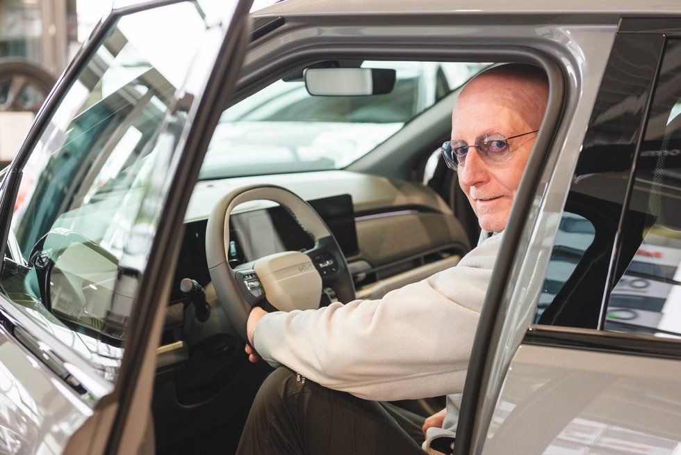 Arūnas Valinskas įsigijo elektromobilį (nuotr. automobilių atstovo)