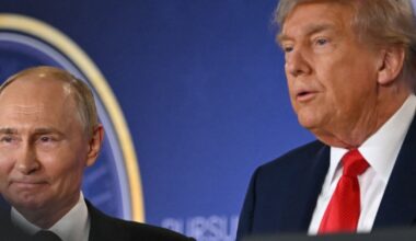 Karas Ukrainoje. WSJ: Trumpui buvo pasiūlyti trys sankcijų prieš Rusiją variantai, tačiau jis pasirinko švelniausią