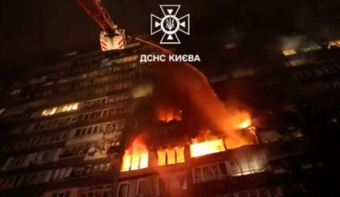 Karas Ukrainoje. Po naktinės atakos Kyjive dega daugiabučiai, skaičiuojami žuvusieji