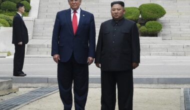 Trumpui nepavyko susitarti dėl susitikimo su Kim Jong Unu