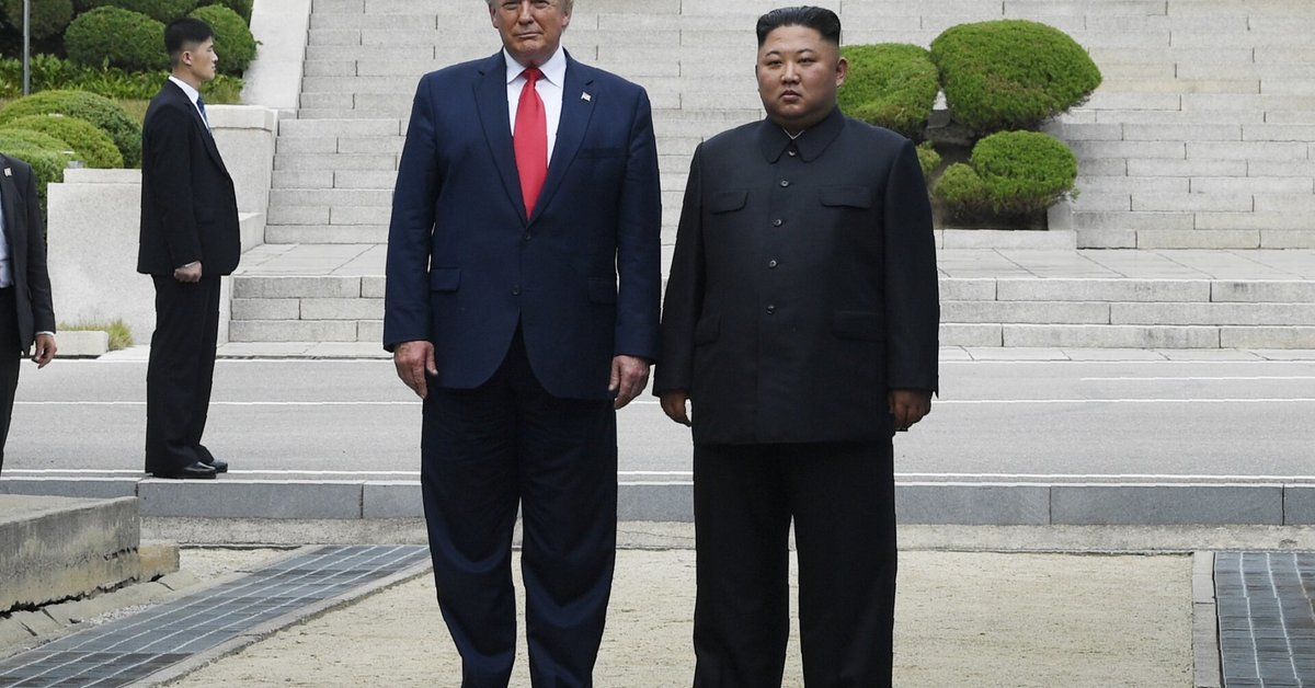 Trumpui nepavyko susitarti dėl susitikimo su Kim Jong Unu