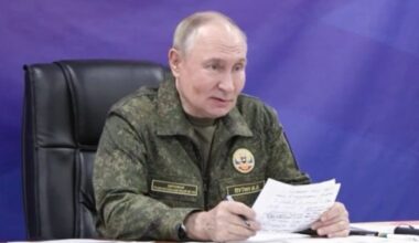 Analitikai paaiškino, kas slypi už Putino idėjos trumpam nustoti žudyti ir įsileisti žurnalistus