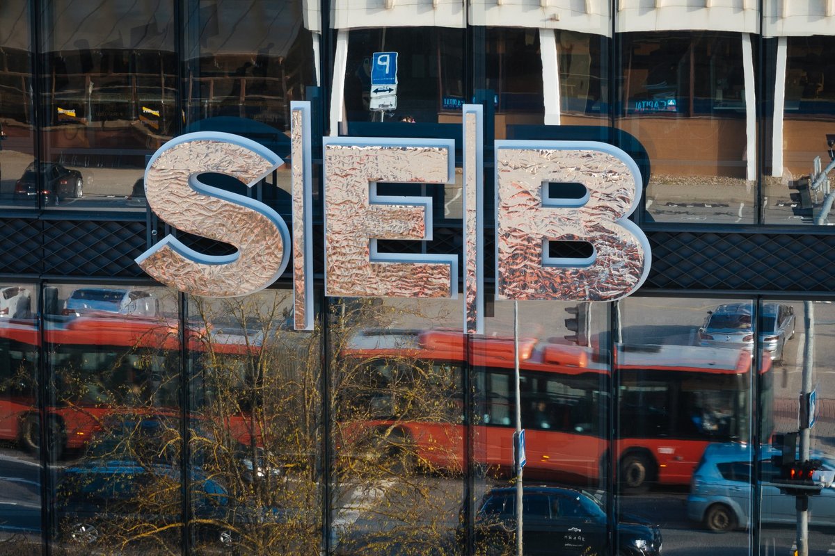 Sutriko dalies SEB banko paslaugų veikla