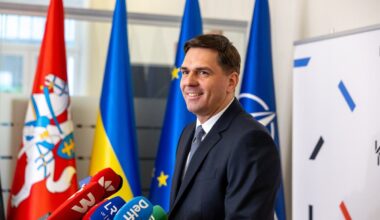 Kultūros ministerija nukabino Ukrainos vėliavą?