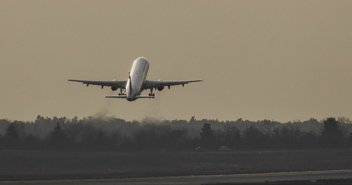 Panika ore: pilotai išgirdo neaiškius garsus už durų ir prarado ryšį su įgula