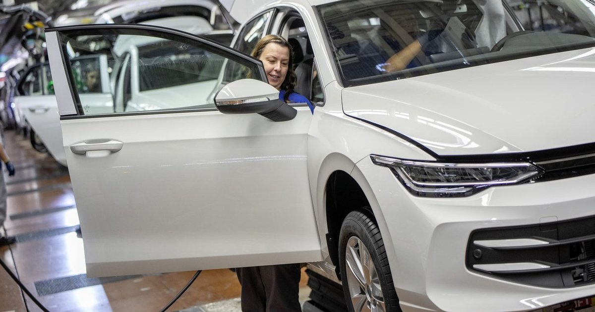 Prasideda naujas chaosas? „Volkswagen“ įspėja apie gamybos stabdymą dėl lustų karo