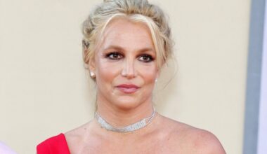 Naujas Britney Spears vaizdo įrašas pasėjo nerimą: nukrito nuo laiptų