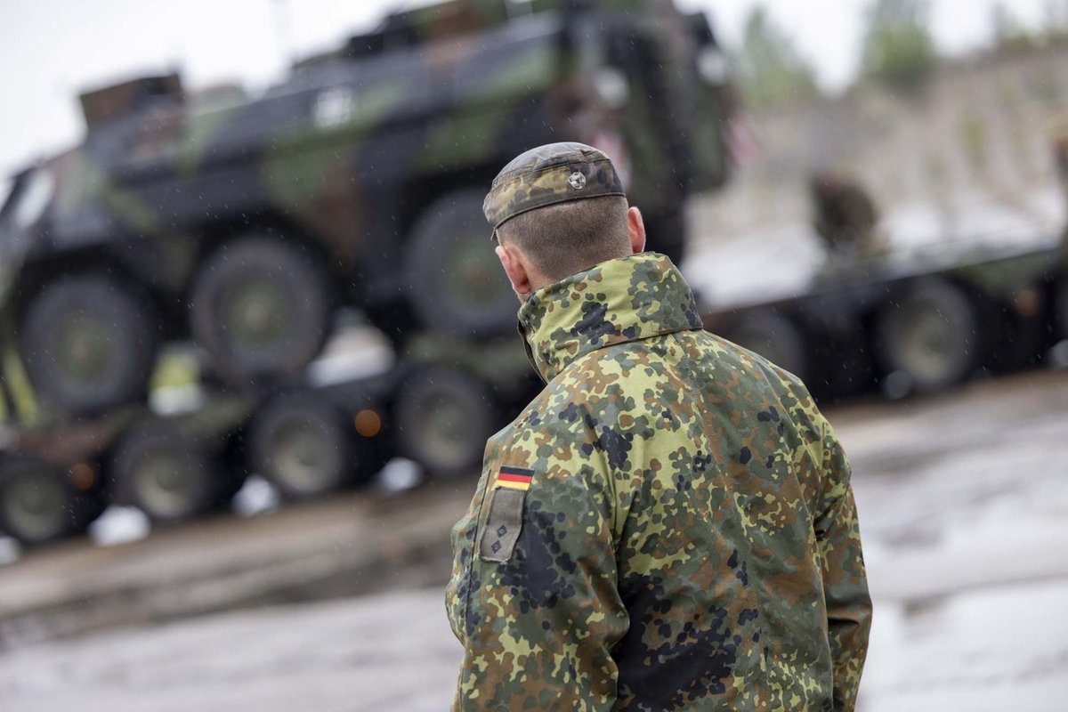 Apklausa: dauguma vokiečių pritaria privalomosios karinės tarnybos atnaujinimui