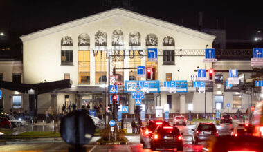 Dėl kontrabandinių balionų grėsmės vėl stabdomas Vilniaus oro uosto darbas, Nausėda paskelbė atsako priemones | Verslas