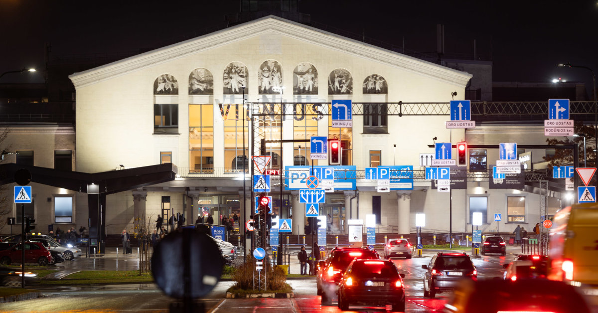 Dėl kontrabandinių balionų grėsmės vėl stabdomas Vilniaus oro uosto darbas, Nausėda paskelbė atsako priemones | Verslas