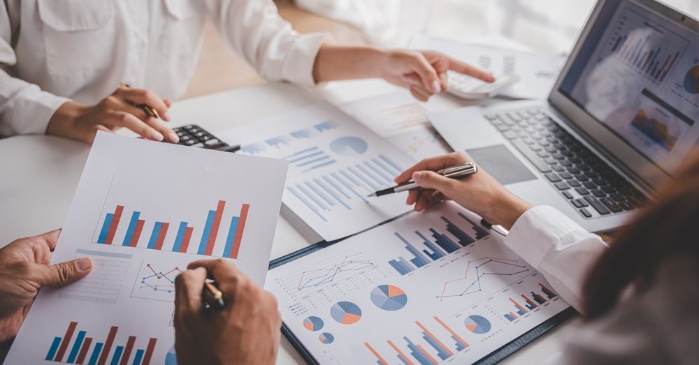 Nusprendus atsiimti pinigus iš II-osios pensijų pakopos, ekspertai pataria, kur investuoti | Verslas